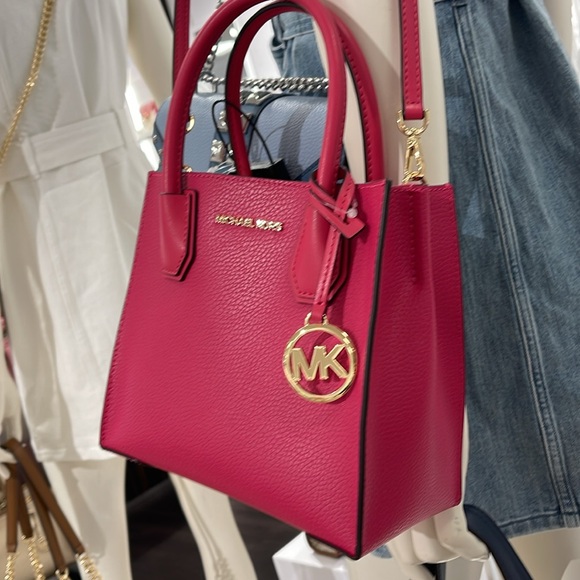 Michael Kors Mercer Medium Leather Messenger Satchel Crossbody
Electric Pink
NWT - Picture 15 of 16